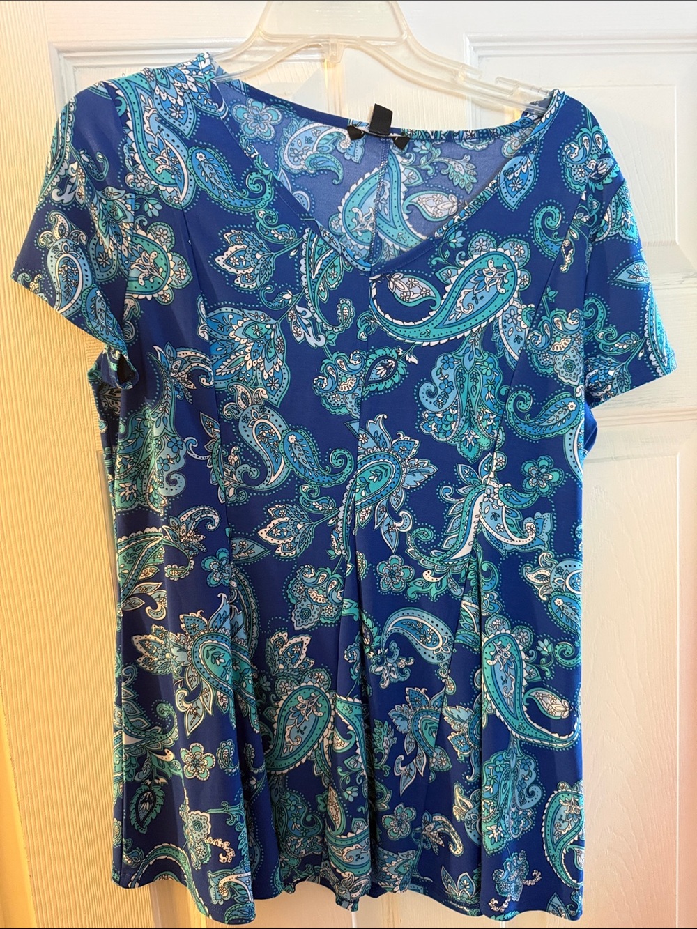 Women's Blue Paisley Short-Sleeve V-Neck Top size M